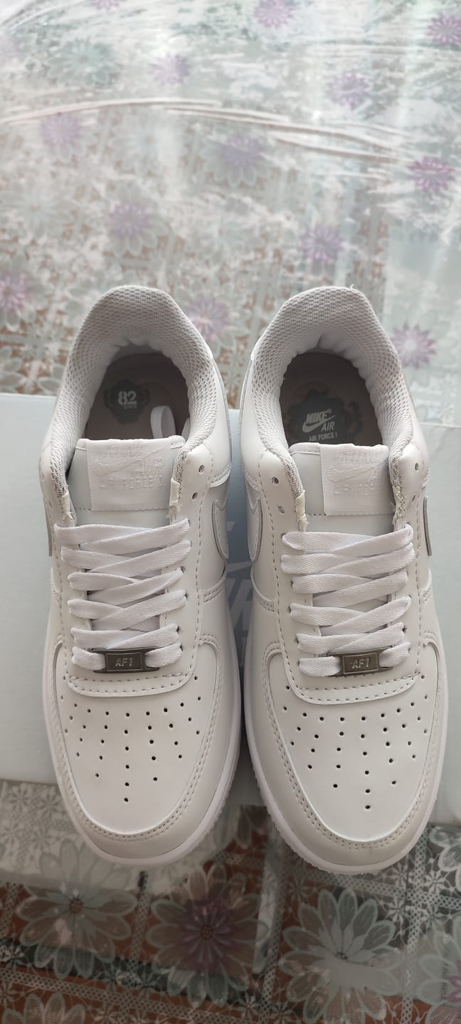 Customer photo review of Tenis Air Force 1 Blanco Supreme 1.1 Premium