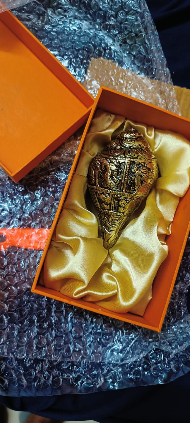 Customer photo review of Brass Ganesh Shankh with Carvings (5.5 Inch) - With Luxurious Gift Box