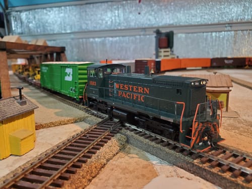 Customer photo review of Athearn ATH28755 HO RTR SW1500 w/DCC & Sound, Western Pacific #1503