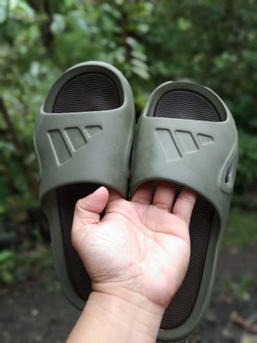 Customer photo review of adidas Adicane Slides