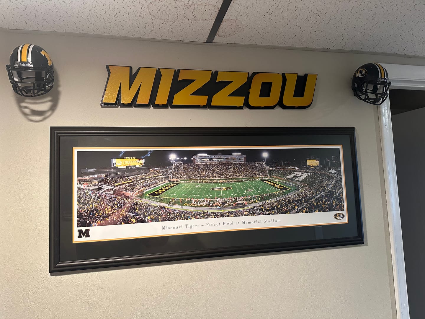 Customer photo review of Missouri Tigers "MIZZOU" 3D Vintage Metal Wall Art