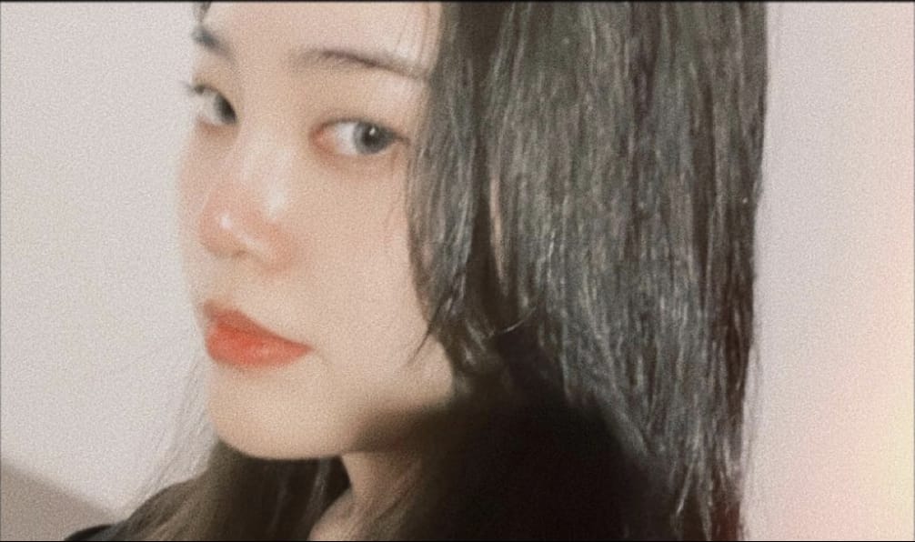 Customer photo review of Suzy Brown (30Pcs) Daily Colored Contacts
