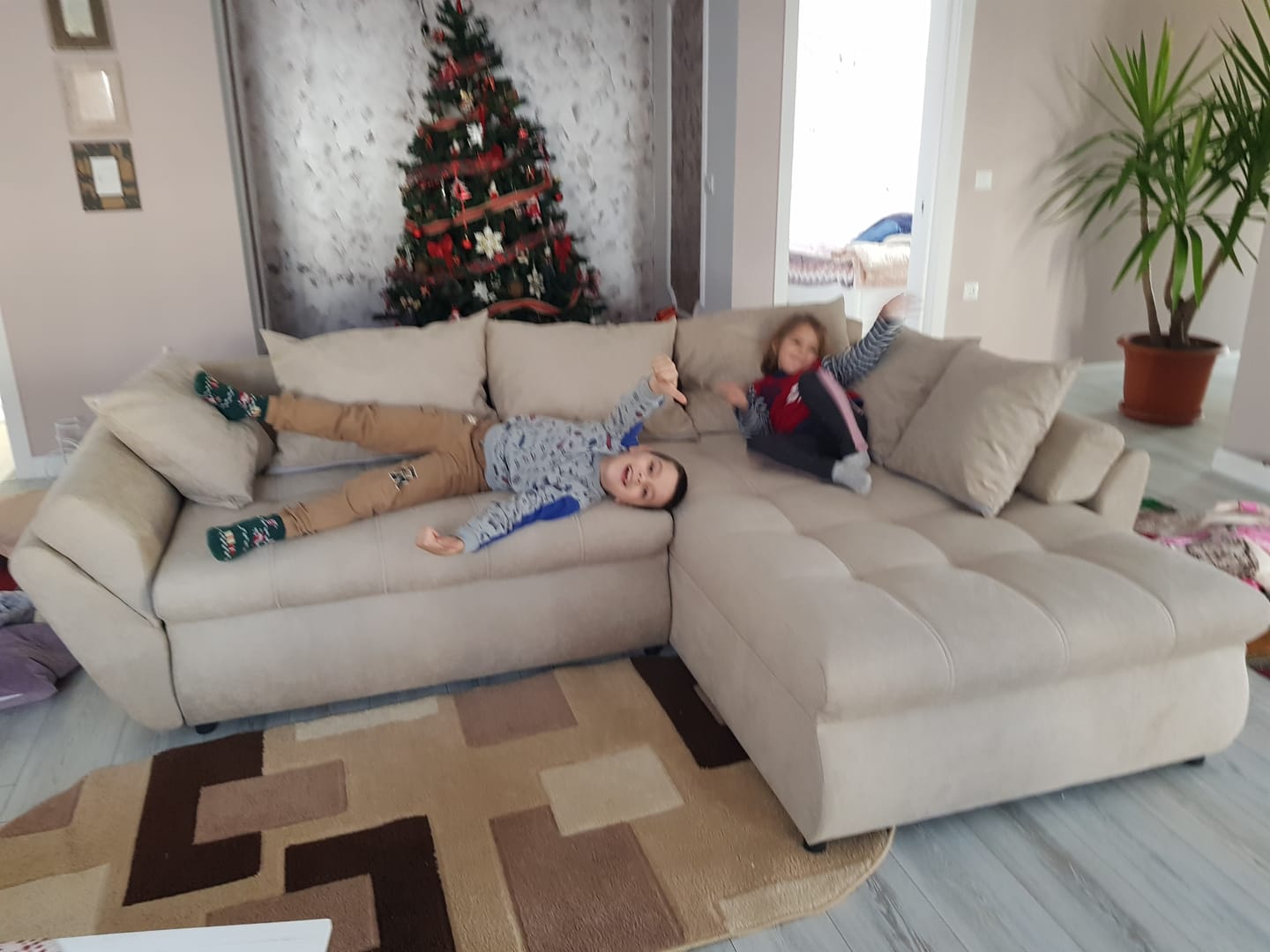 Customer photo review of Colțar extensibil cu ladă de depozitare Loana Bej 270x185 cm