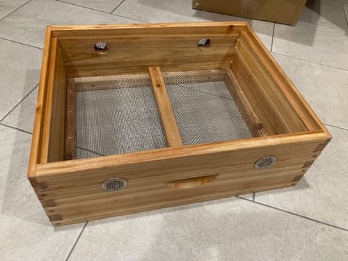 Customer photo review of Winter-Ready 10 Frame Assembled Quilt Box-Enhance Your Hive's Cold-Weather Comfort! 🐝🌨️