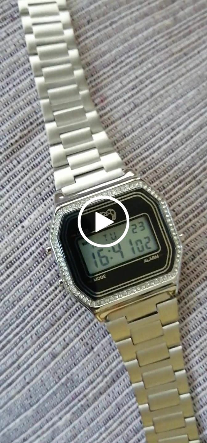Customer video review of Reloj Digital Vintage Brillo ~ Plata