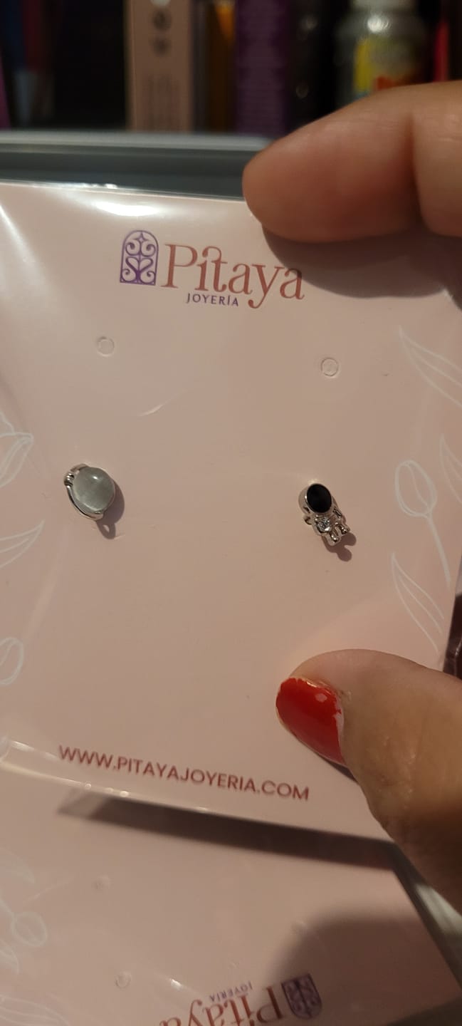 Customer photo review of Aretes Astronauta y Luna