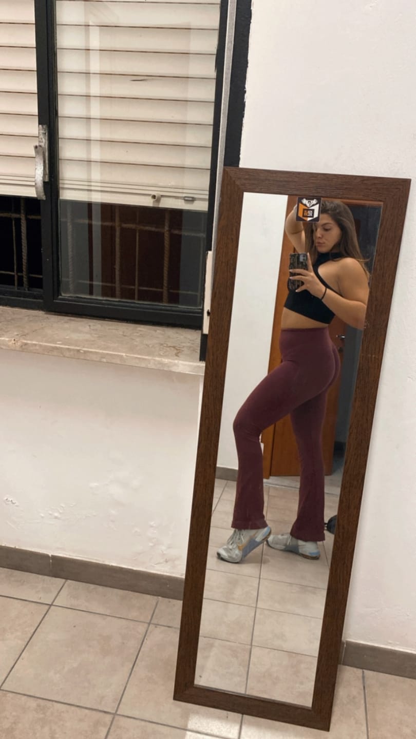 Customer photo review of Leggings a zampa di elefante Merlot