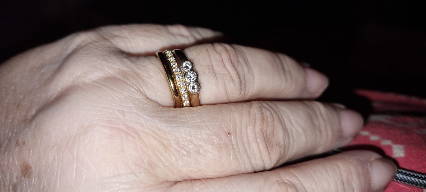 Customer photo review of Gold 2mm Full Glitz Ring