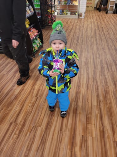 Customer photo review of HOTIAN Boys Ski Jacket and Pants Kids Ski Suits