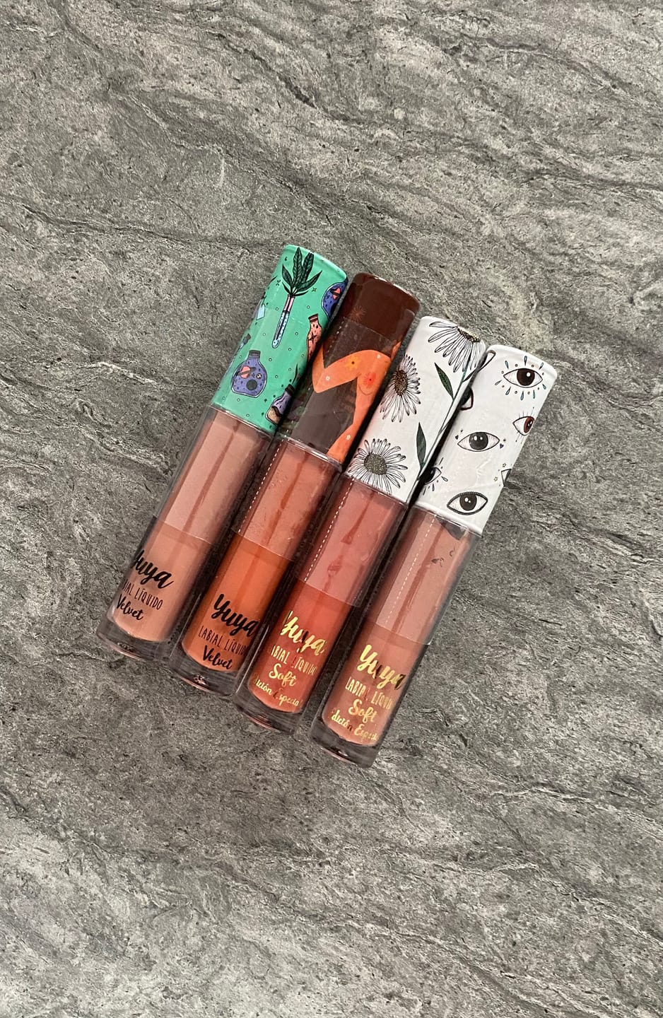 Customer photo review of Labial Velvet Binomio