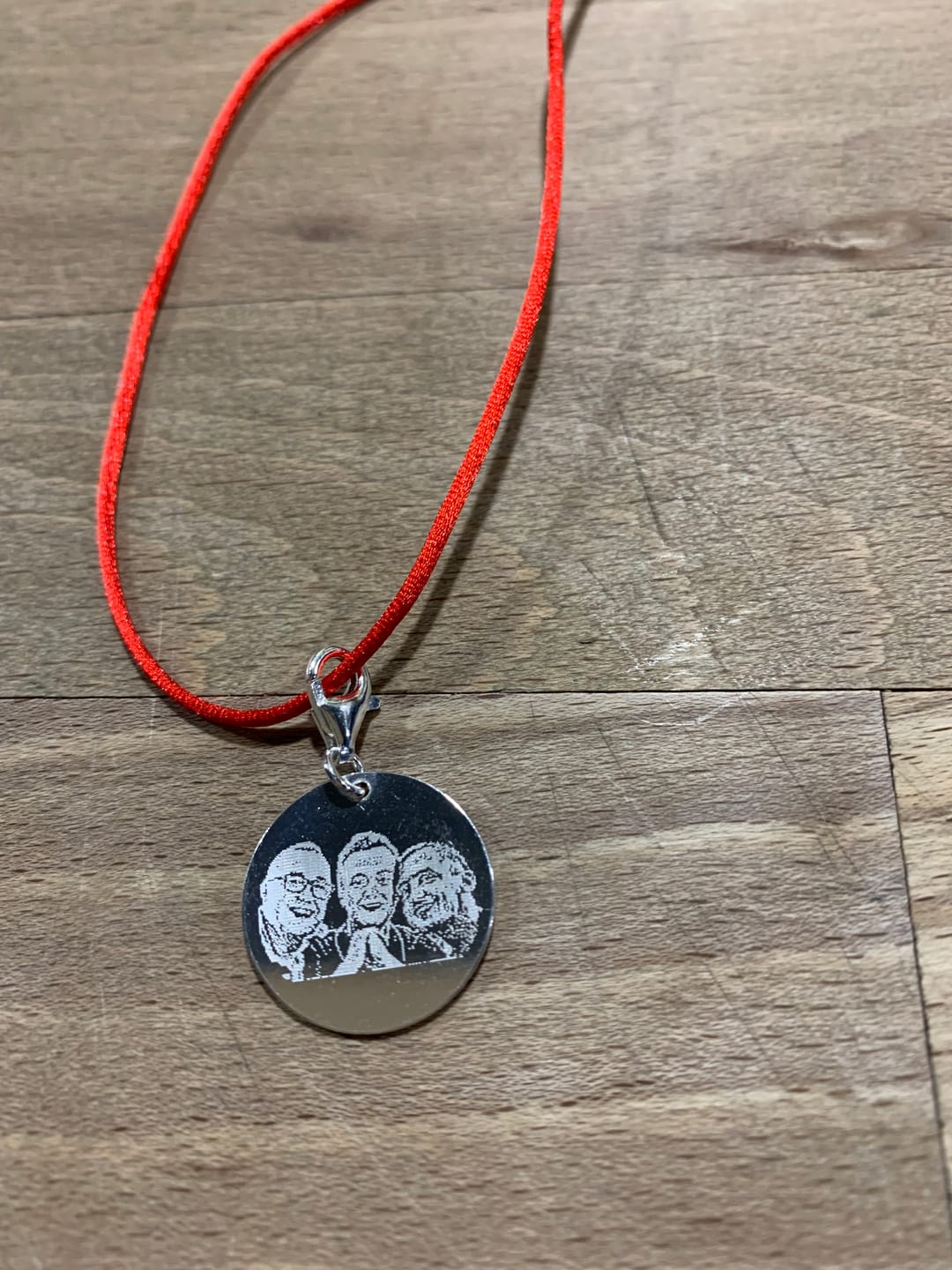 Customer photo review of KETTENANHÄNGER DENISE SILBER 18MM MIT KARABINER / FOTOGRAVUR