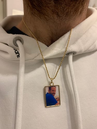 Customer photo review of Collana Foto Personalizzata Rettangolare Maglia Corda