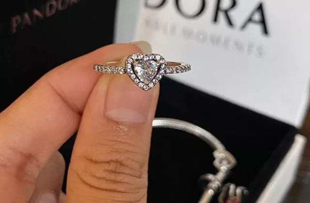 Customer photo review of ANILLO PROMESA DESLUMBRANTE CORAZÓN PANDORA