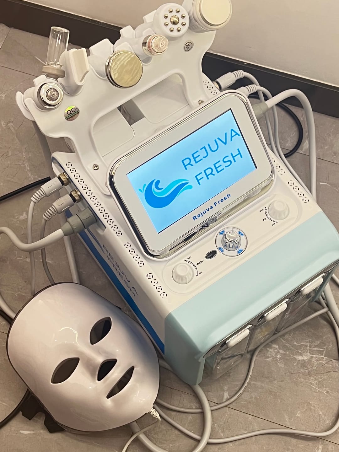 Customer photo review of 3rd Gen 7 in 1 Professional Hydro Dermabrasion Machine
