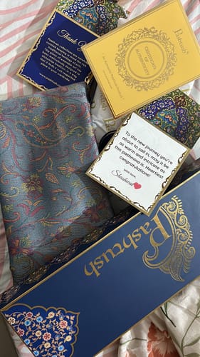 Customer photo review of Pashtush Women'S Jamawar Shawl, Slate Grey