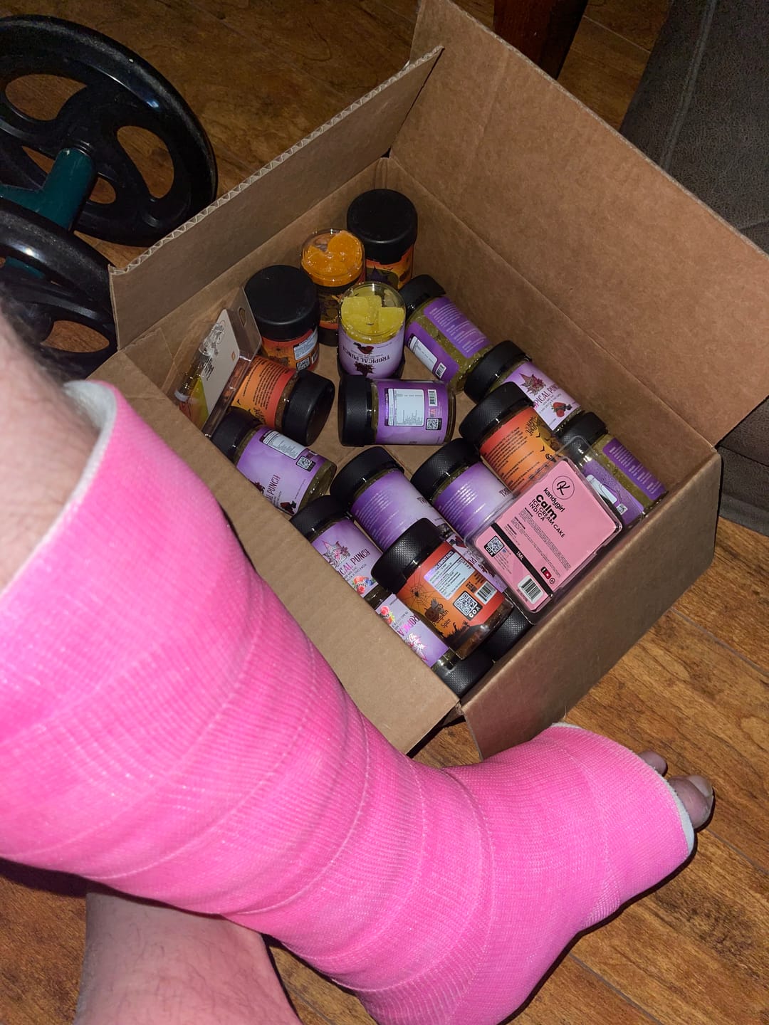 Customer photo review of 6-PACK LIMITED HALLOWEEN EDITION ORANGE SPICE PUMPKIN (1,800MG D9 THC)