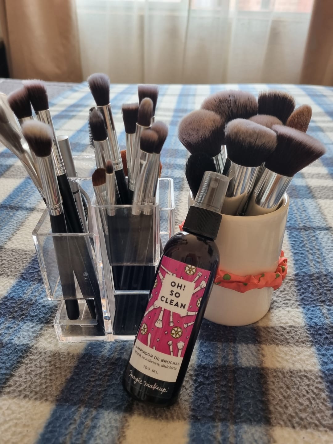 Customer photo review of ✭OH! SO CLEAN✭  limpiador instantáneo de brochas 100ml