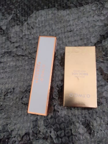 Customer photo review of O.TWO.O SPUN GOLD BROCADE VELVET LIPSTICK