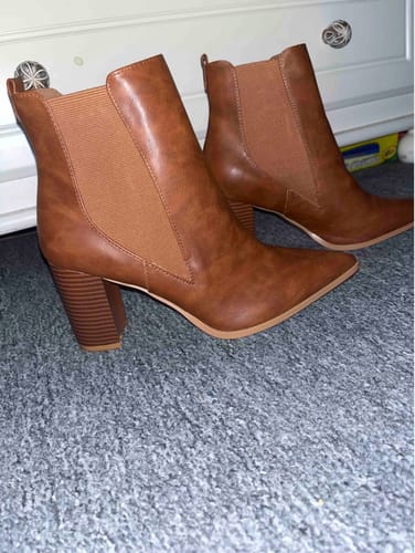 Customer photo review of Voriaol Minimalist Elegant Chelsea Boots