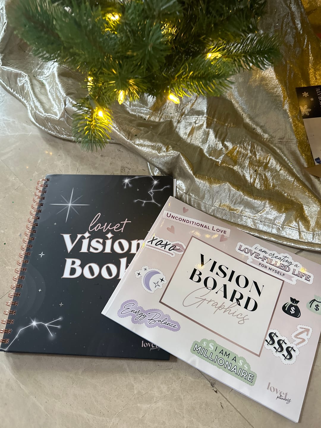 Customer photo review of Vision Board Book LUXE [BLACK]