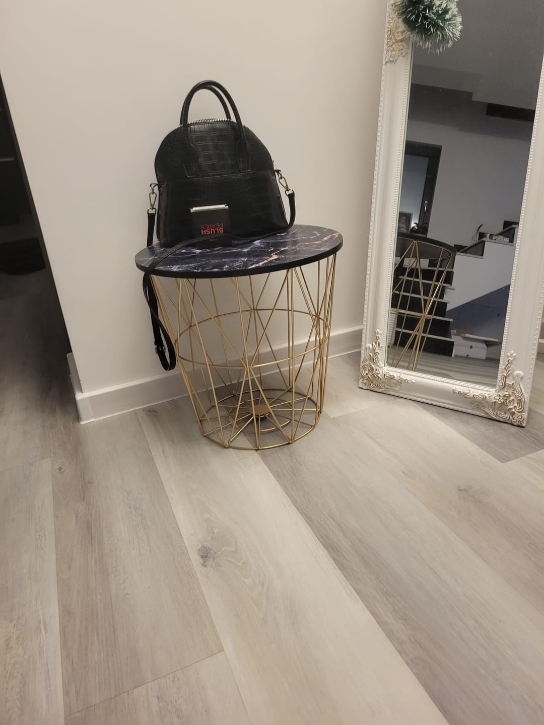 Customer photo review of Masuta cafea HARISSA G, negru cu efect de marmura/auriu, 42x42x41 cm