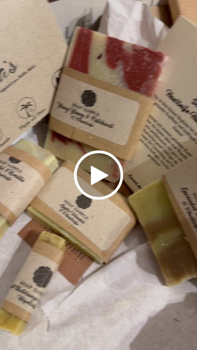 Customer video review of Grüne Tonerde mit Lavendel- & Teebaumöl (Für normale & Mischhaut)