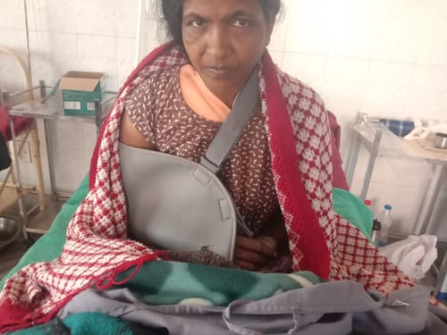 Customer photo review of Arm Pouch Sling (Mild Support)| Provides Support to the Shoulder & Arm (Grey)