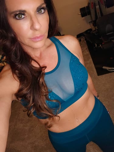 Customer photo review of LUXEIT DIAMOND™ Mesh Sports Bra, High Support - TURQUOISE