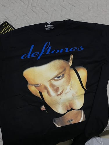 Customer photo review of Playera Deftones Around The Fur