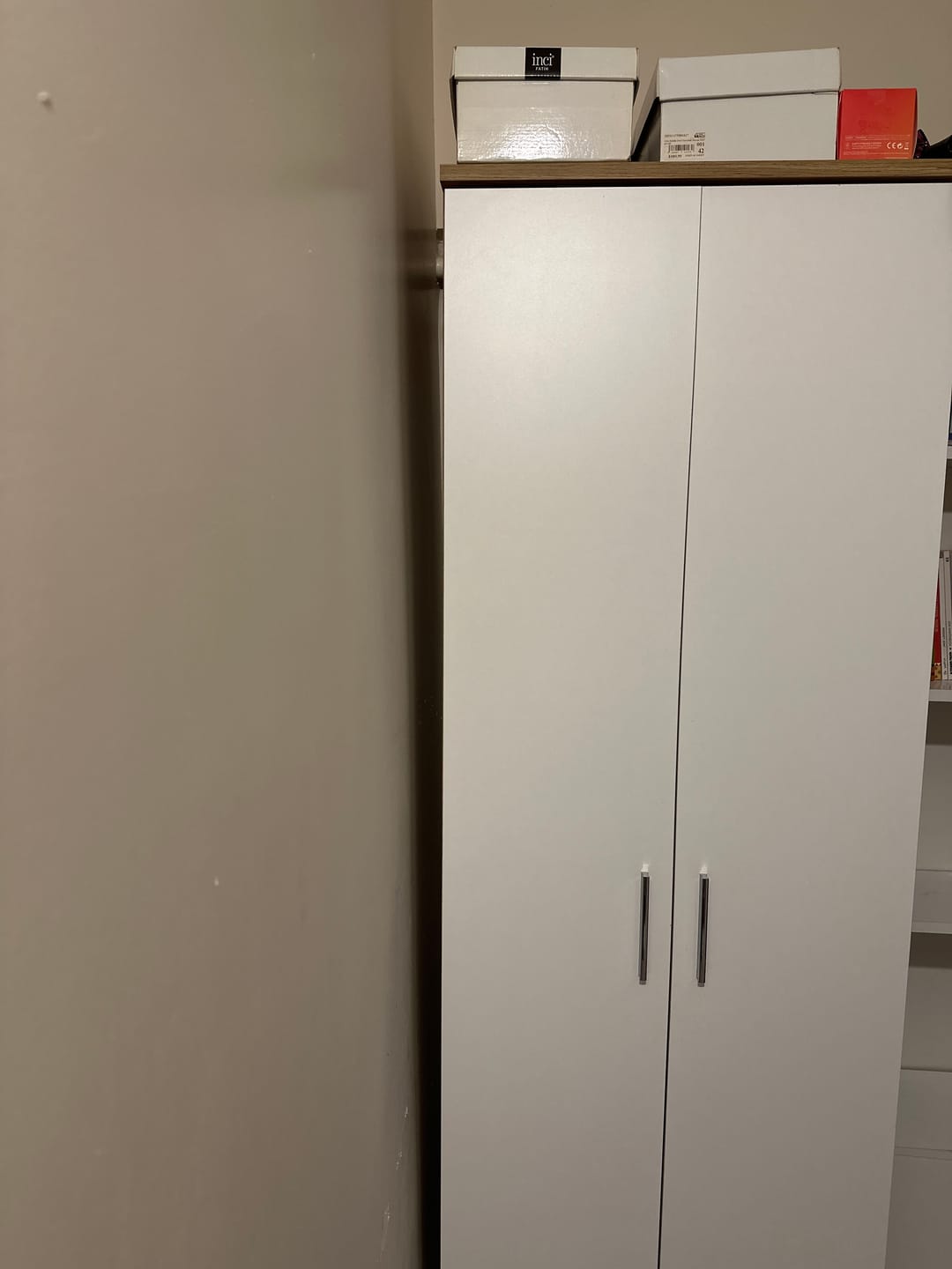 Customer photo review of Rani EA111 Modern Kapaklı Portmanto Askılı Vestiyer Sepet Ceviz - Beyaz
