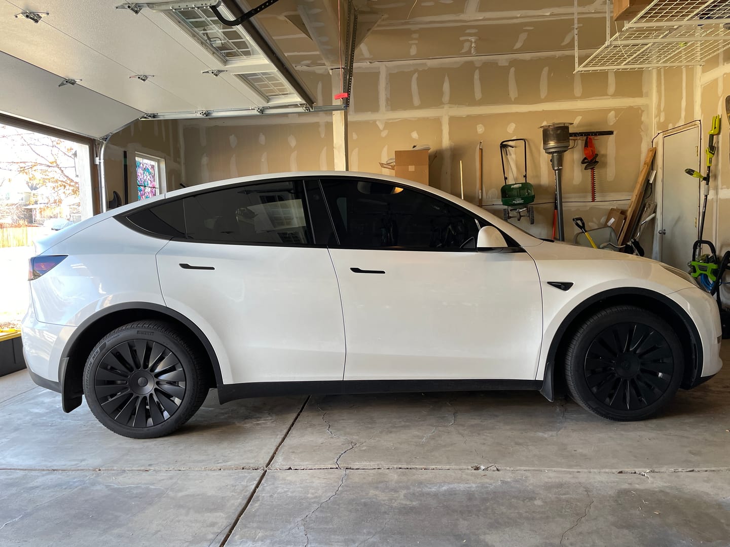 Customer photo review of TESPLUS 19'' Blade Style Wheel Cover for Model Y