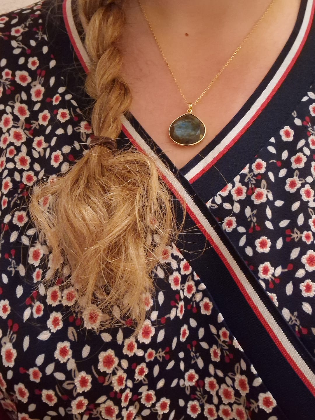 Customer photo review of Collier Labradorite Femme