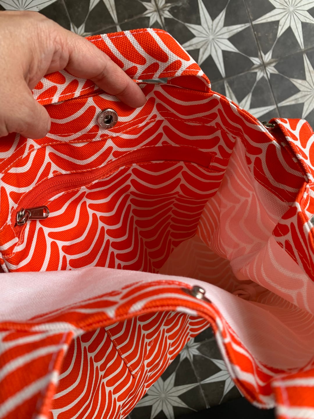 Customer photo review of IVY tote Orange Scoops