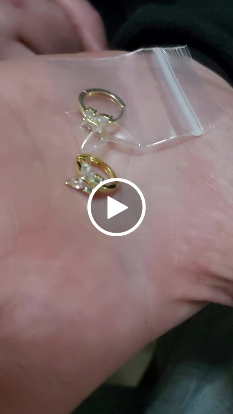 Customer video review of Pendientes Mariposa Cristal
