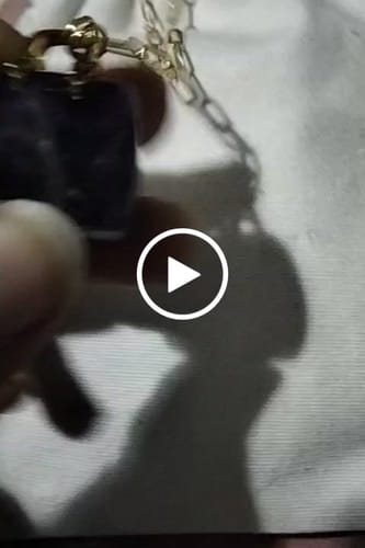Customer video review of Pendentif Sac À Main Déesse De La Mode Collier De Pierres Précieuses Naturelles