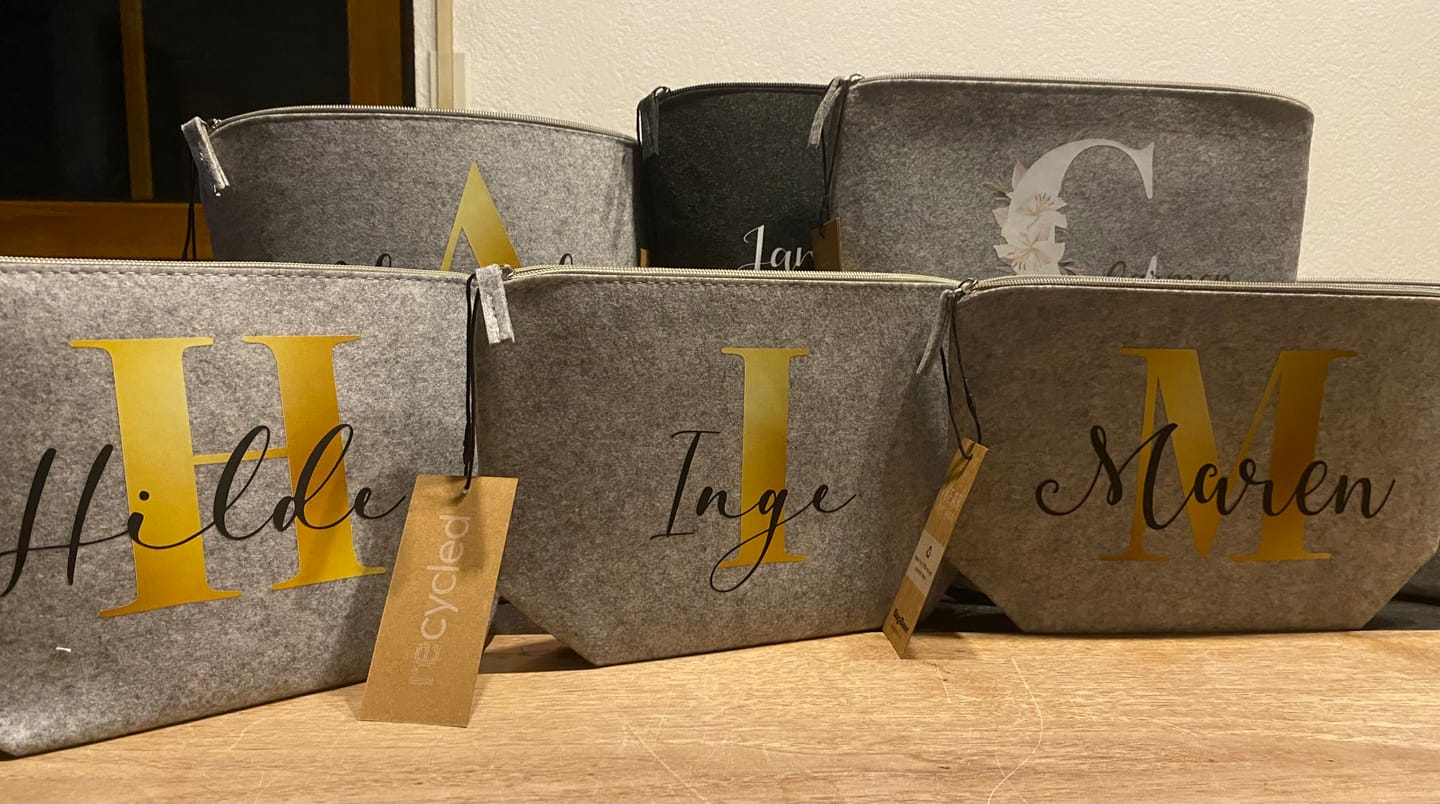 Customer photo review of Deine Initiale - Individuelle Kosmetiktasche Filz