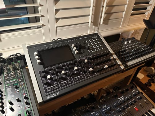 Customer photo review of Original Stand For Waldorf Iridium / Waldorf M