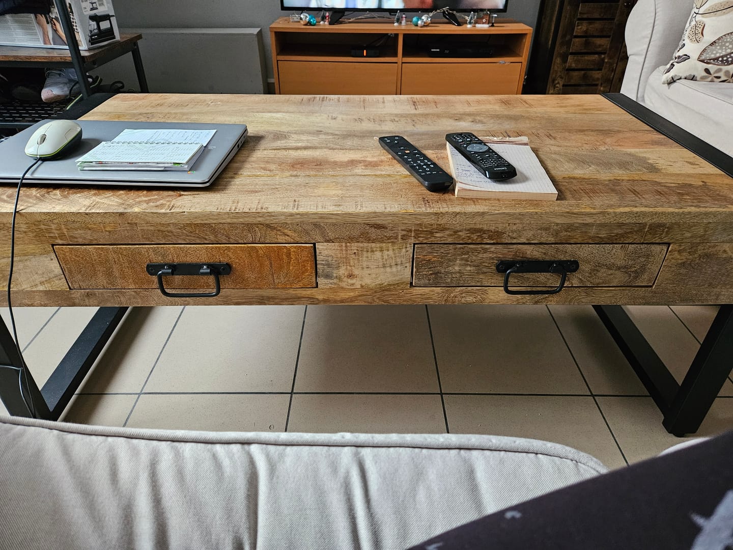 Customer photo review of Salontafel met lades Industrieel Design | Mangohout en Staal | 120x60x45cm
