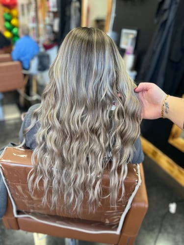Customer photo review of Full Shine Sew In Hair Weft Bundles 100% Remy Human Hair Highlights (#P27/613)