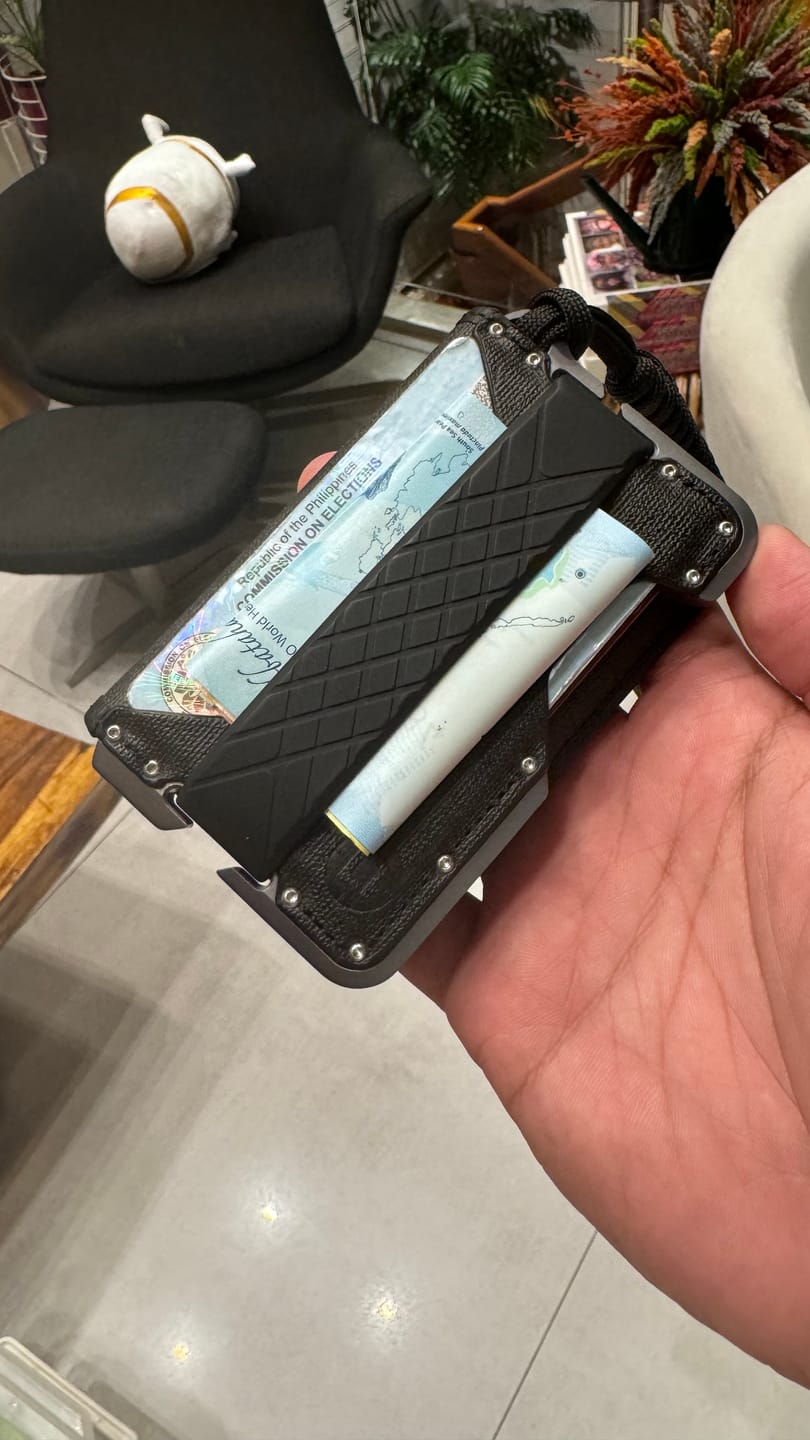 Customer photo review of D01 DAPPER™ WALLET - SPECIAL EDITION - SLATE GREY