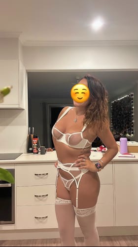 Customer photo review of Capricorn Intimates Set