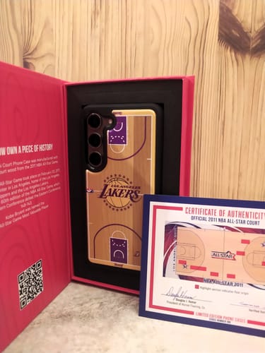 Customer photo review of Los Angeles Lakers - NBA Authentic Wood Case