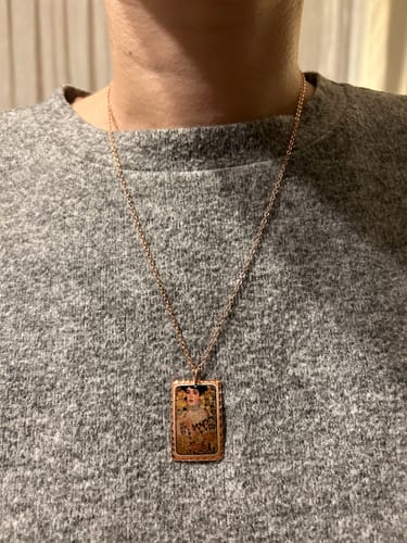 Customer photo review of Gustav Klimt Adele Bloch Tablo Rectangle Tasarım Kolye