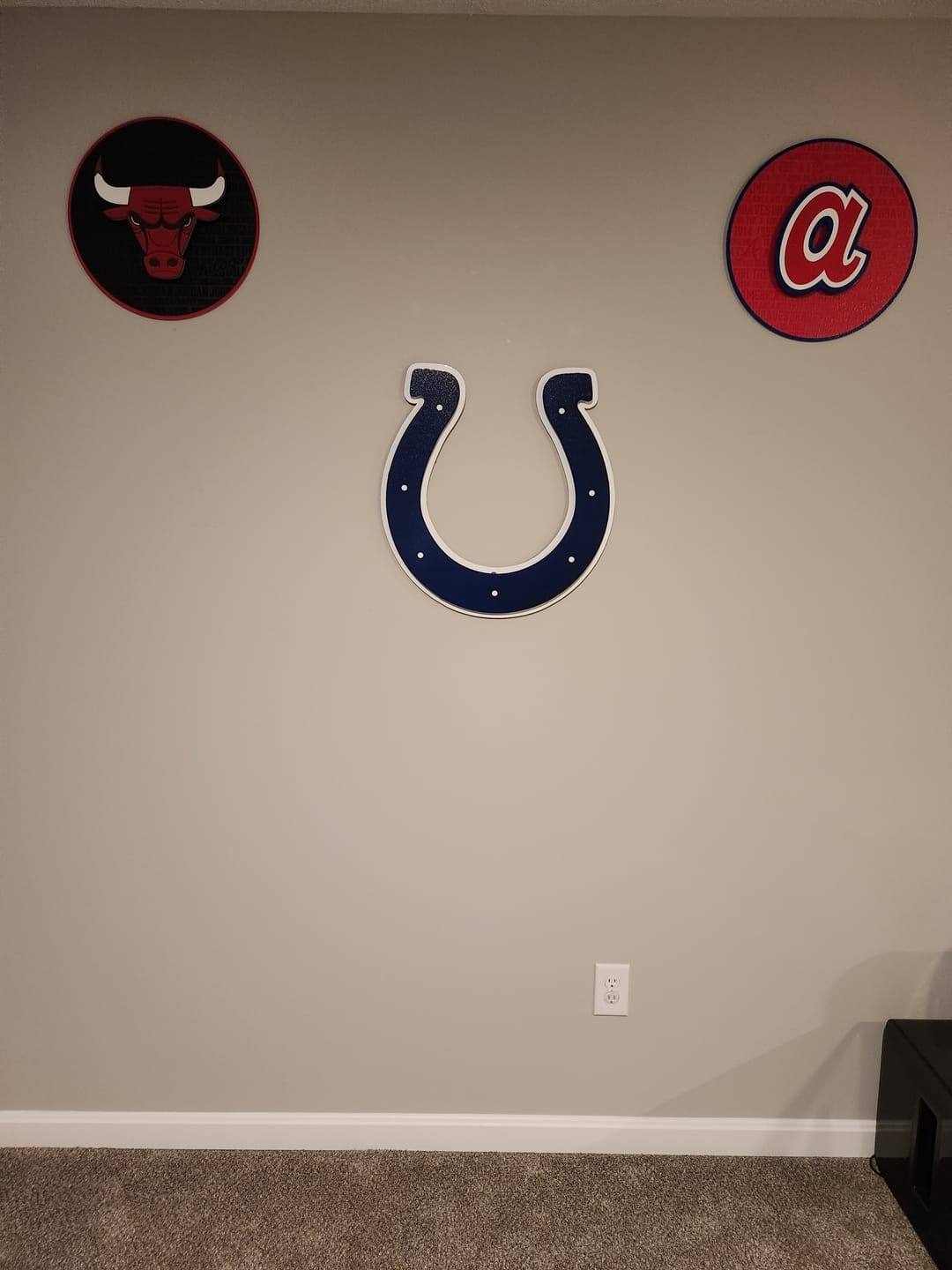 Customer photo review of Indianapolis Colts Horseshoe 3D Vintage Metal Wall Art