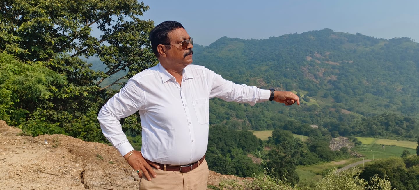 Customer photo review of Uathayam Good Luck Cotton Formal White Shirt For Men (Pack of 1)