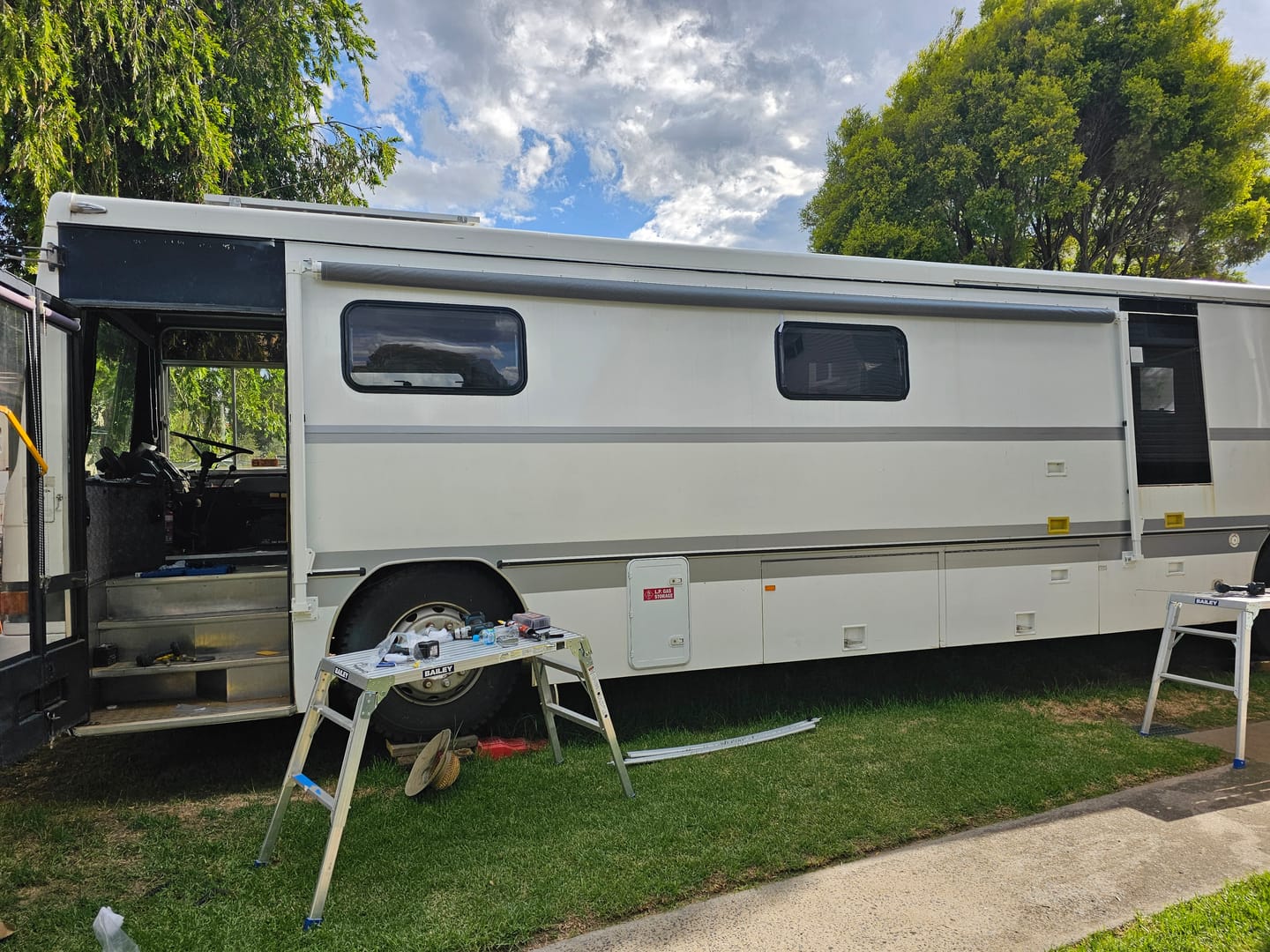 Customer photo review of Awnlux Retractable Roll-Out Caravan Awning W-5600NC