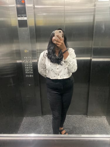 Customer photo review of Snowy Hug Crop Shirt