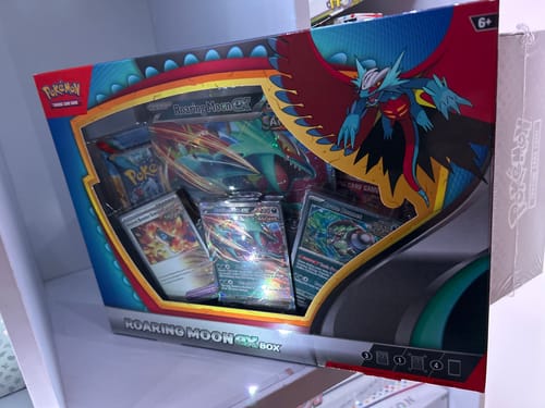 Customer photo review of Pokémon TCG: Roaring Moon & Iron Valiant ex Box (Presale)