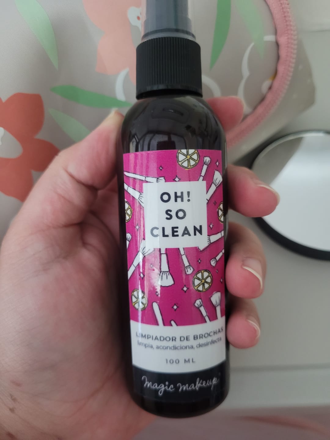 Customer photo review of ✭OH! SO CLEAN✭  limpiador instantáneo de brochas 100ml