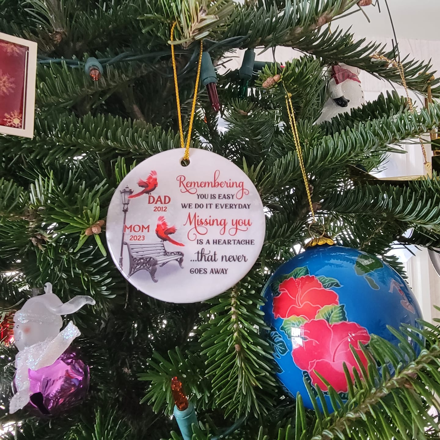 Customer photo review of Cardinals Winter Memorial Personalized Circle Ornament